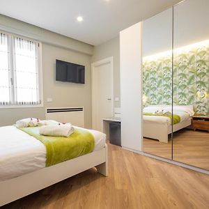 Zimmer mit Kingsize-Bett